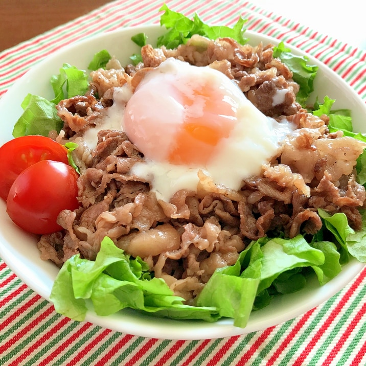 牛肉&温泉卵のサラダ丼